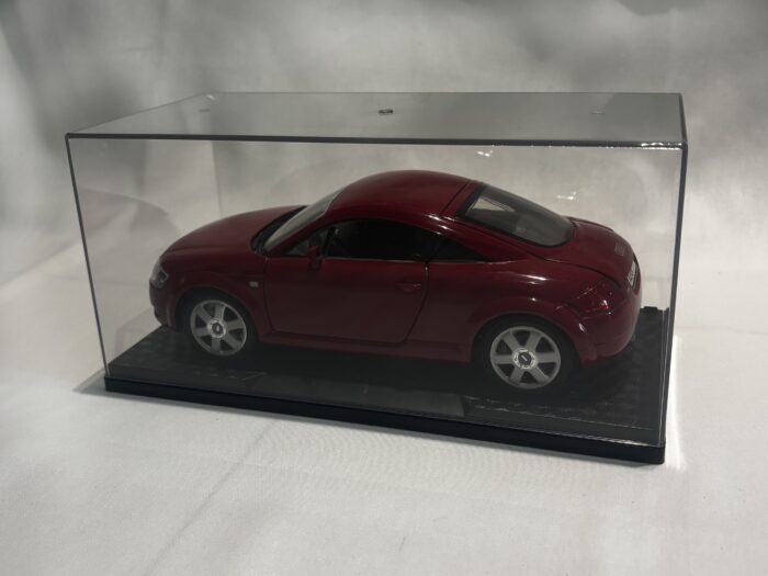 Akrylowa gablotka na modele 1:18 i 1:24 z czarną podstawą – 24,5 × 12,2 × 11,6 cm - obrazek 2