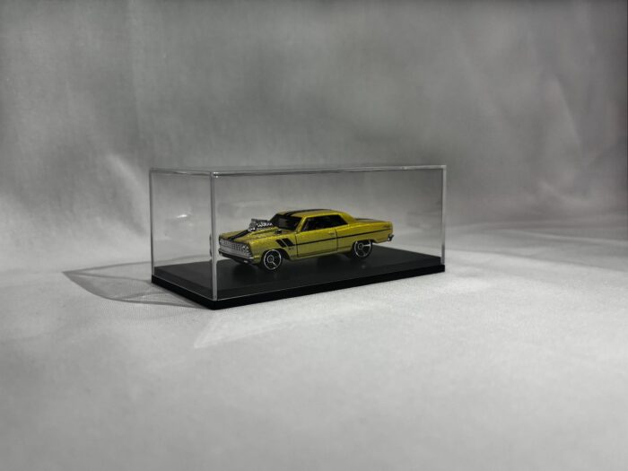 Akrylowa gablotka  z czarną podstawą na modele 1:64 10 × 5 × 4,5 cm - obrazek 3