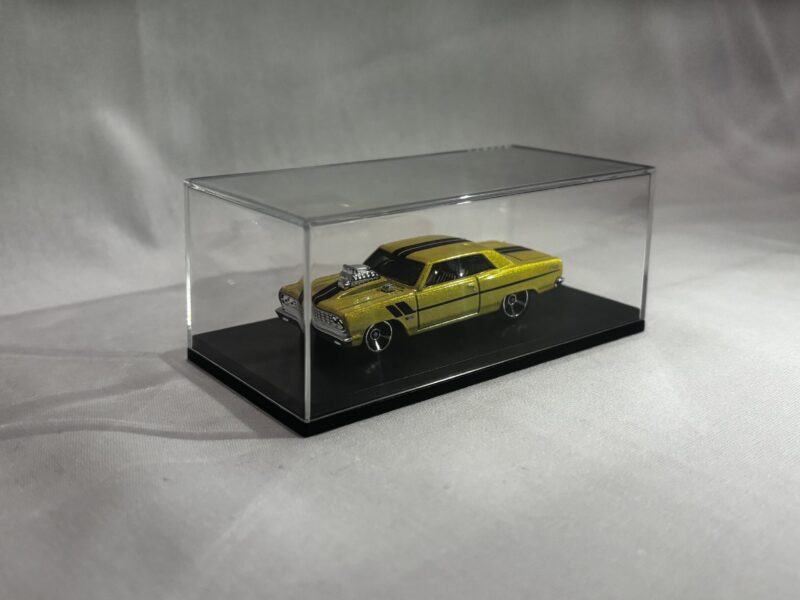 Akrylowa gablotka  z czarną podstawą na modele 1:64 10 × 5 × 4,5 cm