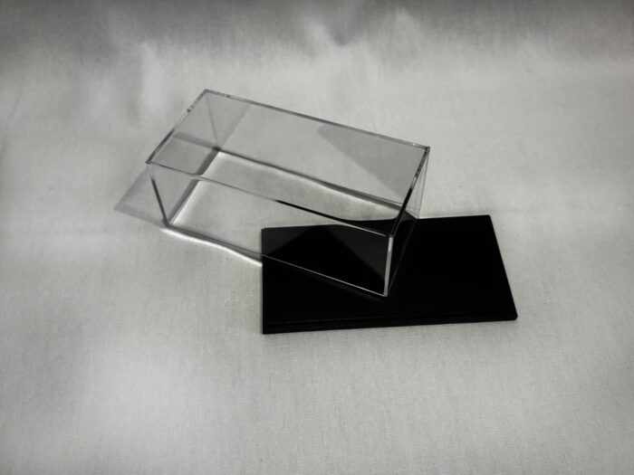 Akrylowa gablotka  z czarną podstawą na modele 1:64 10 × 5 × 4,5 cm - obrazek 5